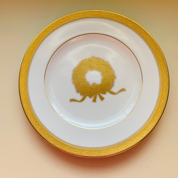 Noritake Christmas Wreath Accent Plate Gold - Picture 2 of 7